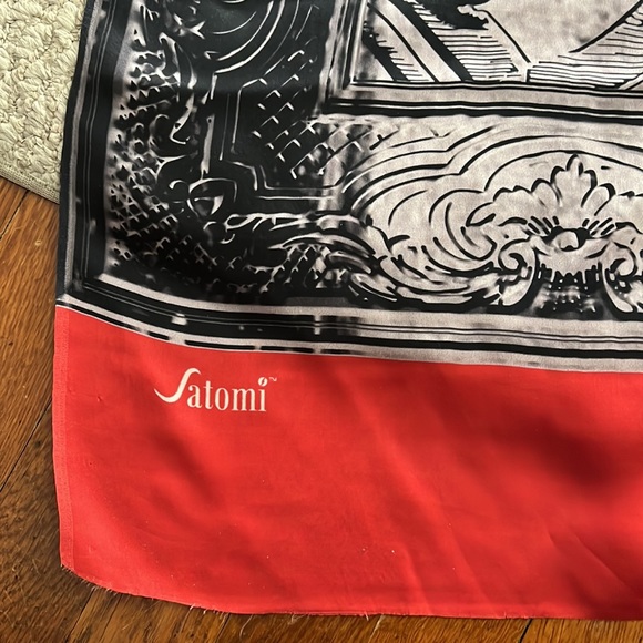 $225 new with tags Satomi saree baroque pattern with red trim 100% silk - Picture 3 of 11